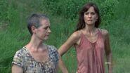 The-Walking-Dead-1x05-Wildfire-Carol-Lori-Grimes-Cap mid