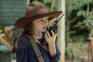 TWD10x08JudithWalkieTalkie