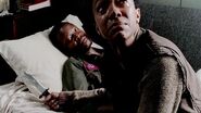 Sashahandsknifetotyreese