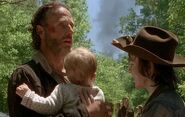 TWD08-Rick-Judith-e-Carl