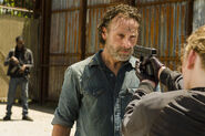 The-walking-dead-episode-708-rick-lincoln-1200x707-interview