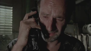 Рик "общается" по телефону