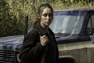 FTWD 6x14 Armed Alicia