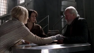 Хершел молится вместе с дочерьми