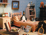 Feathers McGraw.jpg (86 KB) Feathers on Gromit's bed