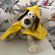 Gromitraincoat.jpeg (120 KB) A Gromit in a rain coat released in 1993