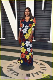 Mindy-kaling-oscar-party-04