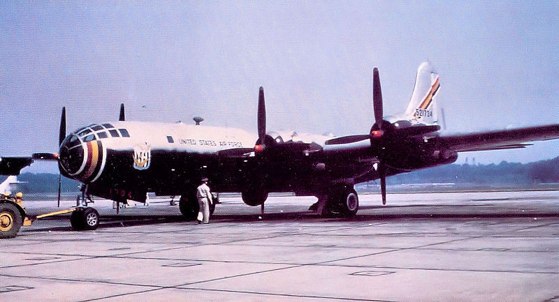 F.29　16本　ピュアスポーツ UP CLOSE B29 Super Fortress Bomber Engine Start - 16.5 Ft