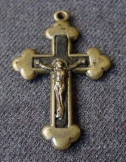 Antique-brass-wood-clover-crucifix-pendant-pch319-4a197bb446338246db2fec7cb363201c