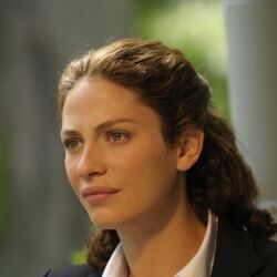 https://static.wikia.nocookie.net/warehouse13/images/0/0c/Myka.jpg/revision/latest/smart/width/250/height/250?cb=20090711031828