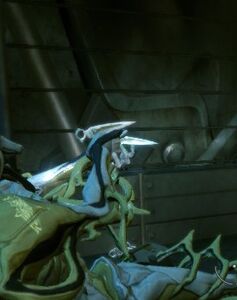 Kunai Glitch.jpg (28 KB) Holding the Kunai like dual pistols