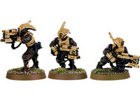 Three Tau Pathfinders armed with Pulse Carbines and Marker Lights