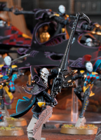 A Death Jester of the Masque of the Midnight Sorrow wielding a Shrieker Cannon.