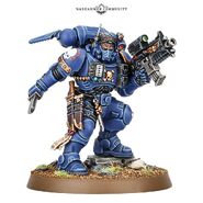 A Vanguard Lieutenant of the Ultramarines Chapter wielding his Occulus Bolt Carbine and Combat Knife.