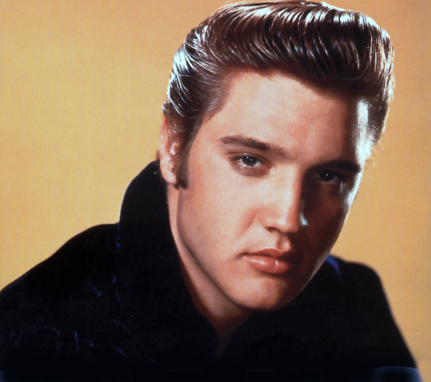 Elvis Presley Pompadour and His Other 10 Iconic Hairstyles - Gentleman  Haircut