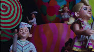 Charlie-and-the-chocolate-factory-disneyscreencaps.com-3958.jpg (1.2 MB)