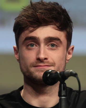 Daniel Radcliffe Warner Bros Entertainment Wiki Fandom Daniel jacob radcliffe born 23 july 1989 is an english actor who rose to prominence playing the titular character in the harry potter film series his work on the series has earned him several awards and more than 60 million radcliffe made his acting debut at age ten in bbc one s television movie. daniel radcliffe warner bros