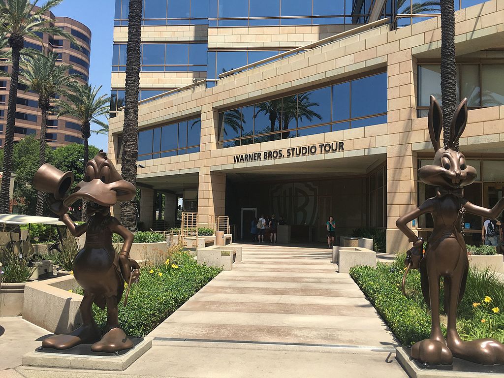 The Ultimate Pretty Little Liars Guide to Warner Bros. Studio Tour  Hollywood