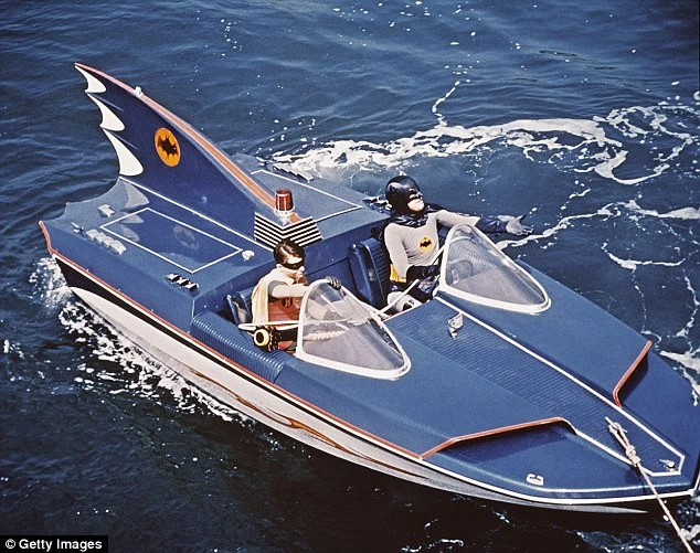 Batboat | Warner Bros. Entertainment 