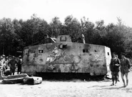 A7V №506 "Mephisto". В ходе маневрирования машина застряла, после чего ее захватили австралийские солдаты из 26-го батальона.