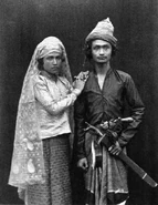 Знатный ачехский воин со своей супругой.