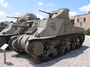 Танк M3 Lee; позади видна модификация M3 Grant. Музей Yad la-Shiryon (Израиль), 2005 год.
