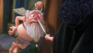 Tangled-disneyscreencaps com-5175.jpg (377 КБ) Готель угрожает одному из разбойников, в чьей таверне она заметила Рапунцель.