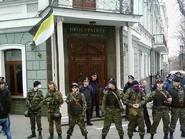 ADfojOLedQl937Qy.jpg (85 КБ) Одесская дружина возле областной прокуратуры, 22 марта 2014 г.