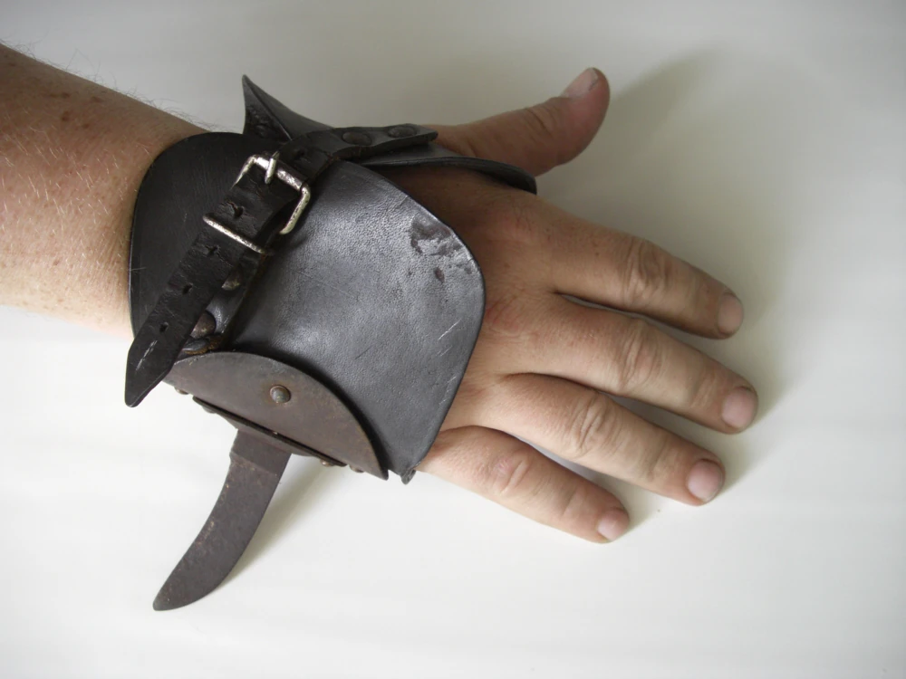 Сербосек нож. Хорватское оружие сербосек. Сербосек нож. Албанский нож сербосек. Сербосек нож.