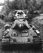 T-34 обр. 1941 года с дополнительной экранировкой корпуса в окрестностях Ленинграда. 1942г.