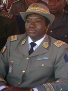 Первая женщина-генерал Малийской армии. Начальник медицинской службы в чине бригадного генерала. Звание обозначено 2 звездами на обшлагах рукавов, шитье на рукавах, головном уборе, петлицах и на контр-погонах в соответствии с генеральским рангом, знак медицинской службы на правом нагрудном кармане.