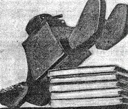 LTB2.png (384 КБ) Танк при подъёме на вертикальное препятствие добавочные гусеницы на дне танка позволяют ему преодолевать препятствия.