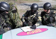 ГПСУ16.jpg (322 Кб) Бойцы мобильных отрядов и снайпер (второй слева).