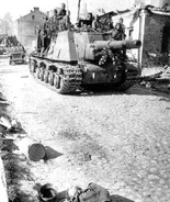 ИСУ-152 на улице Полоцка, 1944 г.