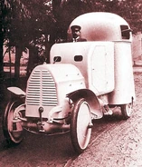 Первый вариант броневика Austro-Daimler Panzerwagen, с одним пулеметом в башне, 1905 г.