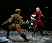 Гвардеец (справа).