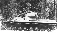 Тяжелый танк СМК подорвавшийся на фугасе, декабрь 1939 года. Фотография сделана спустя несколько дней после боя.