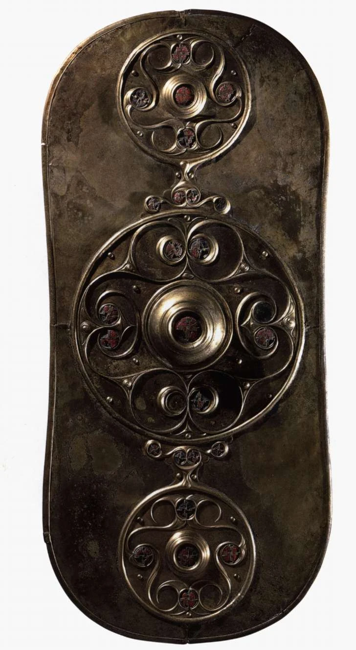 Древние кельты артефакты. Воин с щитом. Кельтский воин. Средневековый щит. Щиты кельтов.