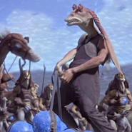 Jarjarboomas.jpg (534 КБ) Джа-Джа Бинкс пакует бумбумы в пращу во время битвы за Набу.