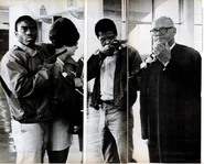 Чёрные пантеры угрожают оружием девушке и судье.