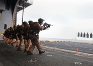 1523.jpg (60 КБ) Разведгруппа тренируется в стрельбе с применением M4.