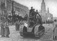 Первомайский парад 1919 года. На переднем плане трофейный танк Renault FT-17.