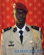 Старший лейтенант-парашютист армии ЦАР в выходной форме.