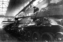 Сборка средних танков Т-34 на танковом заводе