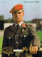 DcdGubgw3Uw.jpg (112 КБ) Боец батальона в парадной форме.