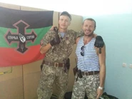 Бойцы Сотни с флагом.