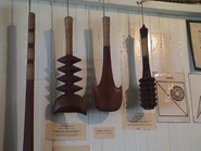 Apia war clubs.jpg (154 КБ) Фаалауталига третья слева.