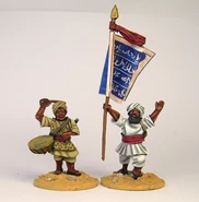 Барабанщик (слева) и знаменосец.