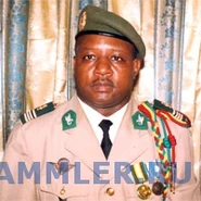 Post-291-1336892841.jpg (24 КБ) Майор-интендант гвинейской армии. На петлицах изображение акантового листа, характерного для ВС Франции и франкоязычных армий Африки.