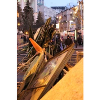 480px-383899525.png (326 КБ) Барикади, які мітингувальники побудували навколо Майдану.